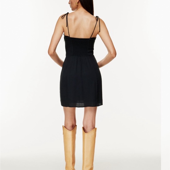 Green Fable Dress Aritzia - Picture 2 of 5